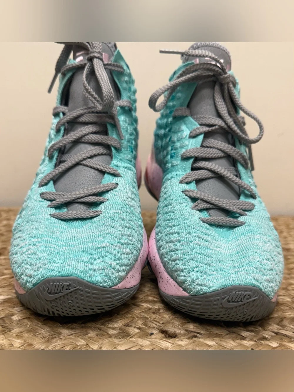 Nike LeBron 17 South Beach Youth 6.5